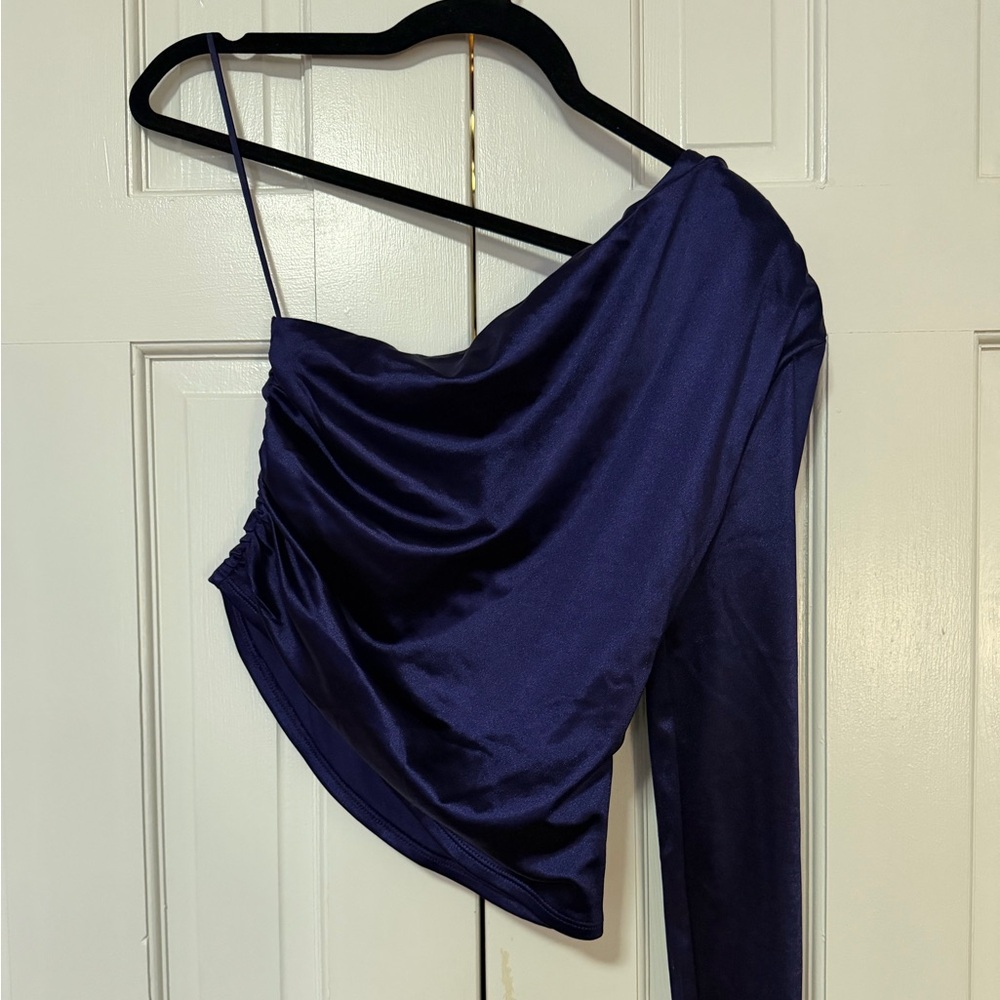 💕4  for $12 Sale!💕 Express One-Shoulder Top